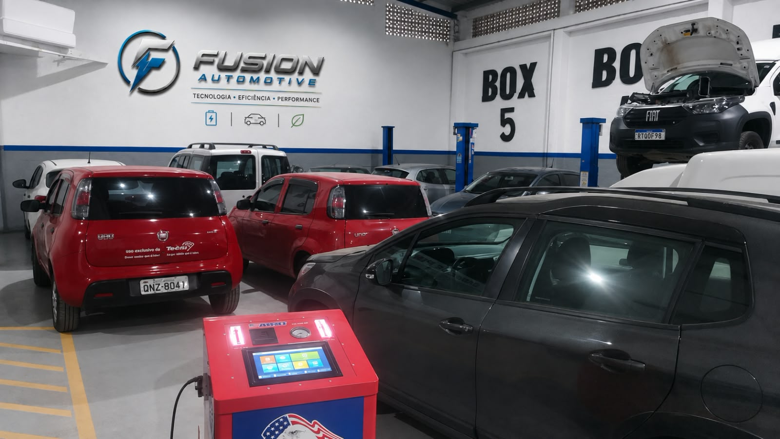 Máquina de fluxo usada na troca do óleo do câmbio automático, no salão da Fusion Automotive